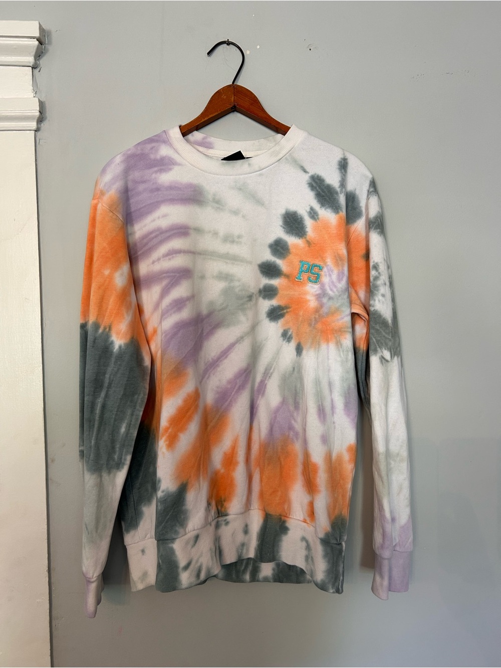 PacSun Tie-Dye Crewneck Sweatshirt in Orange, Purple & Gray small beach